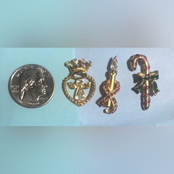 3 Vintage Signed AVON Christmas Pins,Candle,Angel & Candy Cane Tie Tack - Picture 3 of 3
